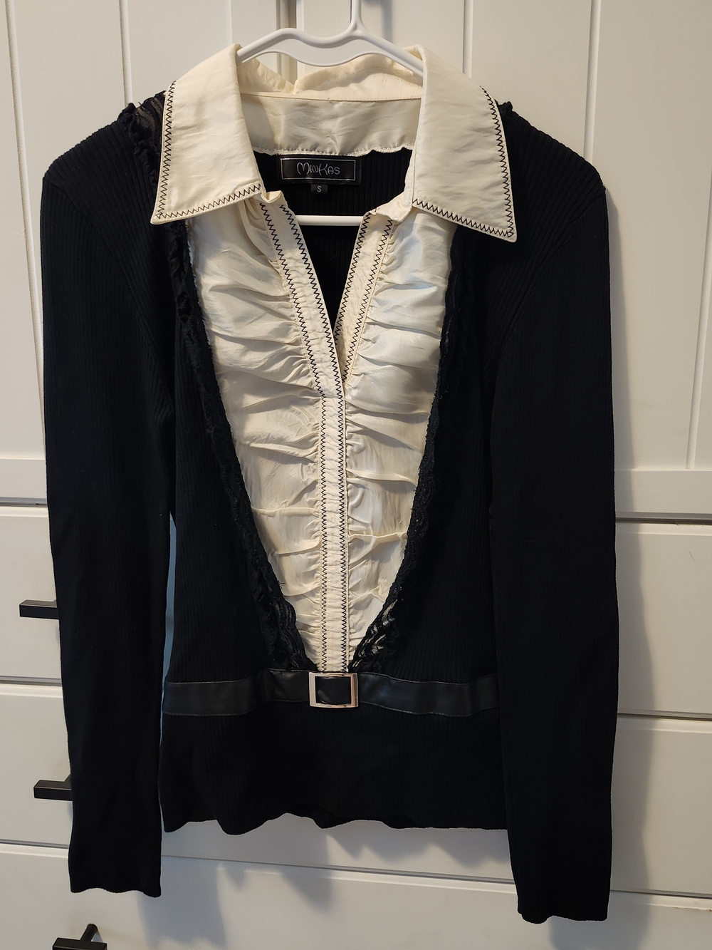 Minkas Black & Cream  Ruffle-Front Long Sleeve Blouse/Sweater  Sz small.